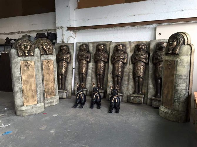 Tutankhamun statues
